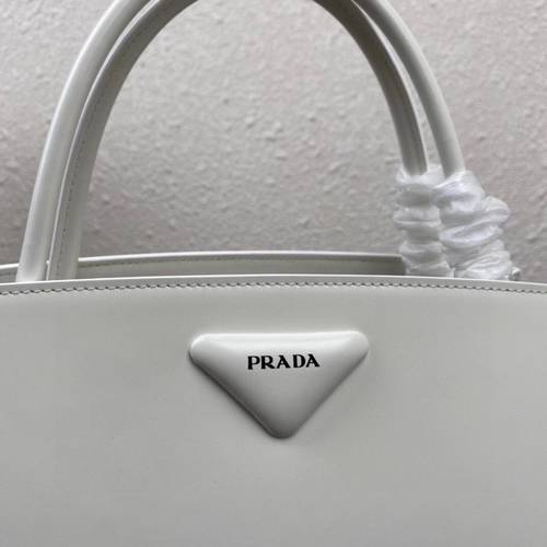 Designer Brand P Womens Original Quality Bags 2021SS M8906