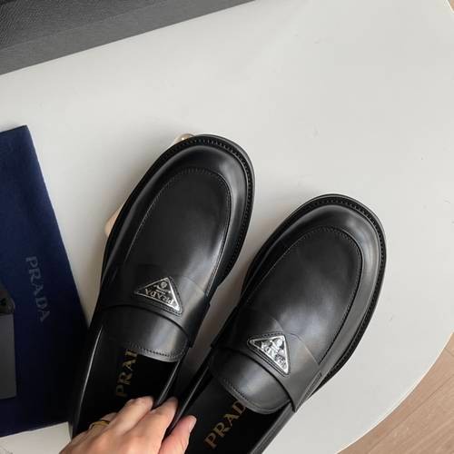 Design Brand P Men Leather Loafers Formal Business Shoes Original Quality Shoes 2023FW TXB