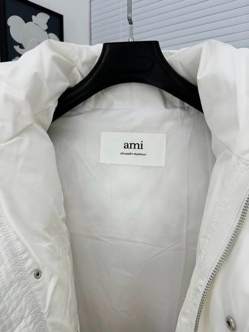 Design Brand AMI Men Down Jacket High Quality 2023FW Q209