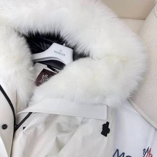 Design Brand Mon Women Winter Goose Down Coats Fox Fur Original Quality 2023FW Q209 